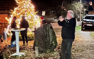 mit Trompetenbegleitung