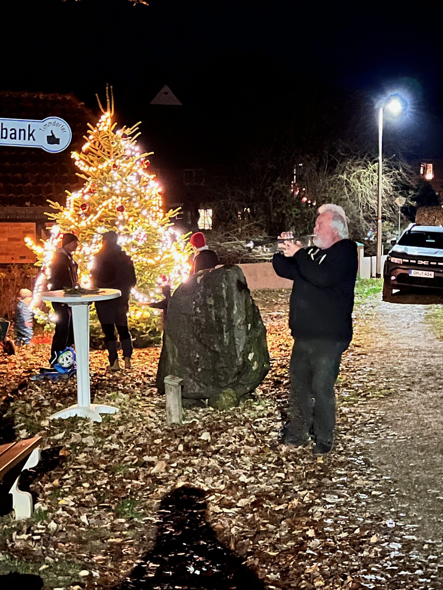 mit Trompetenbegleitung